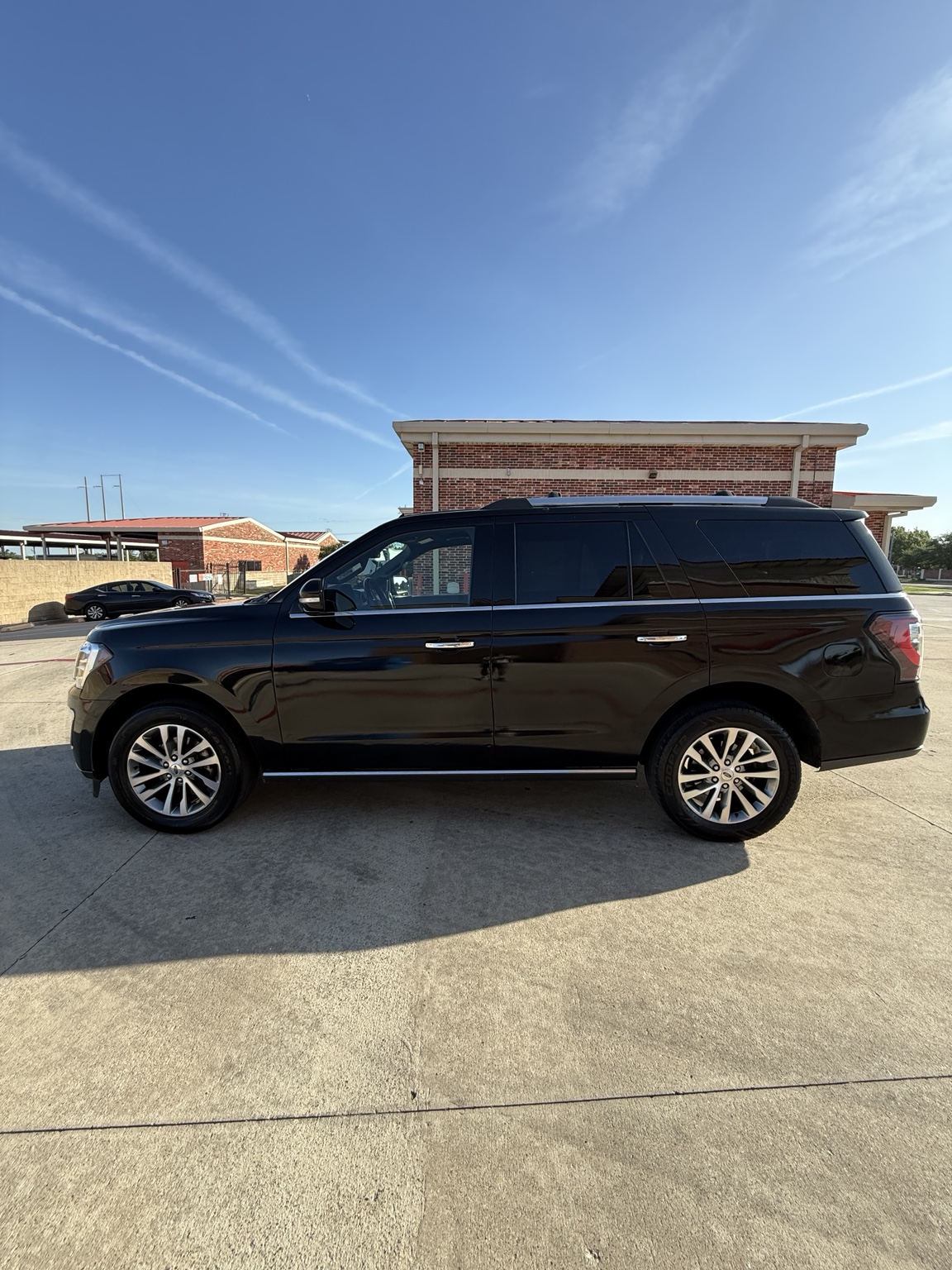 2018 Ford Expedition Limited side view