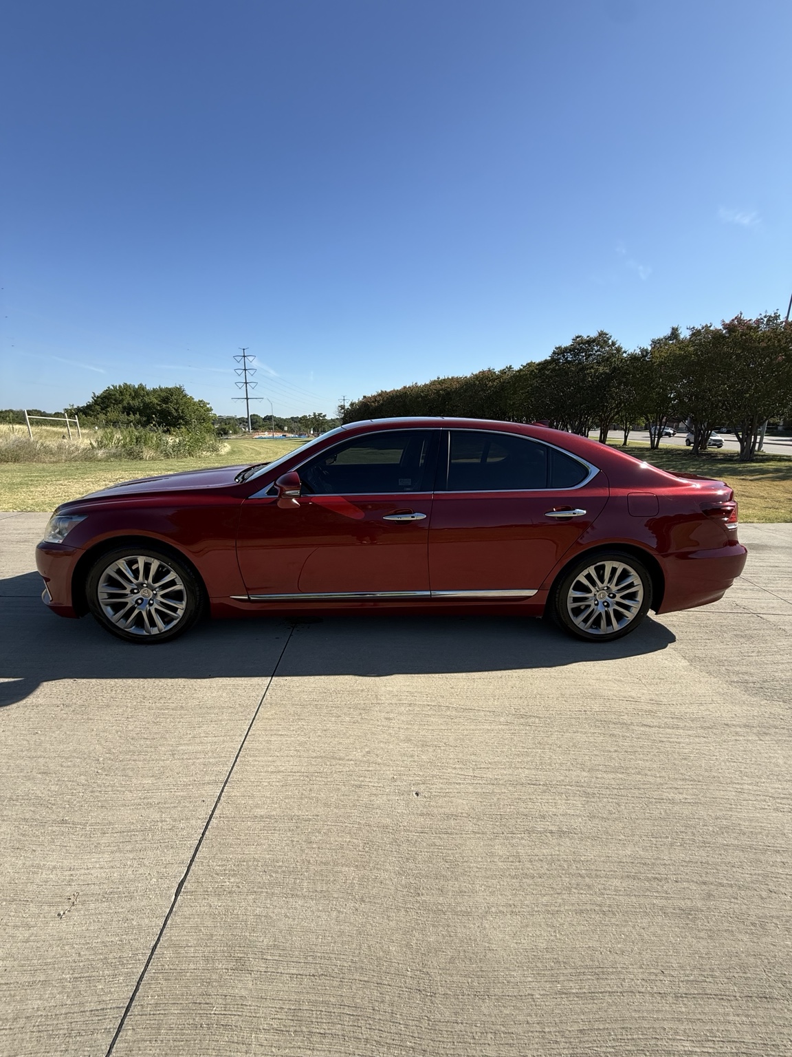 2014 Lexus LS 460 side view