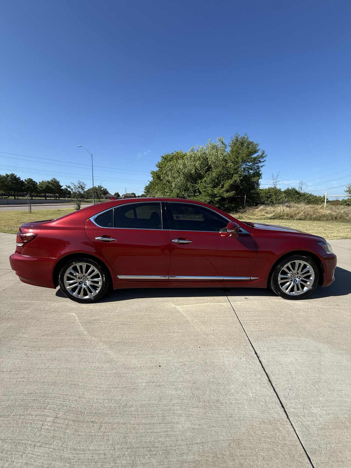 2014 Lexus LS 460 side view