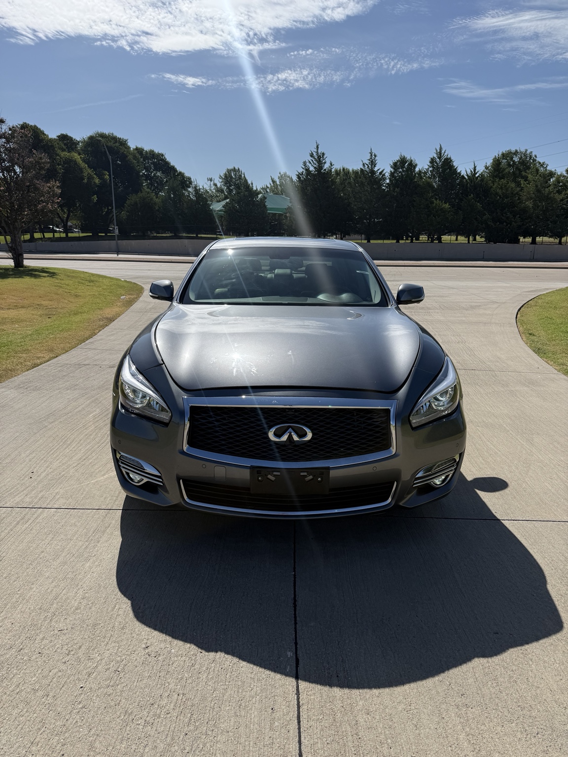 2015 Infiniti Q70 front view