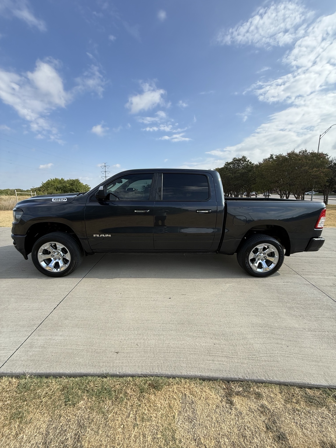 2019 Ram 1500 4x4 side view